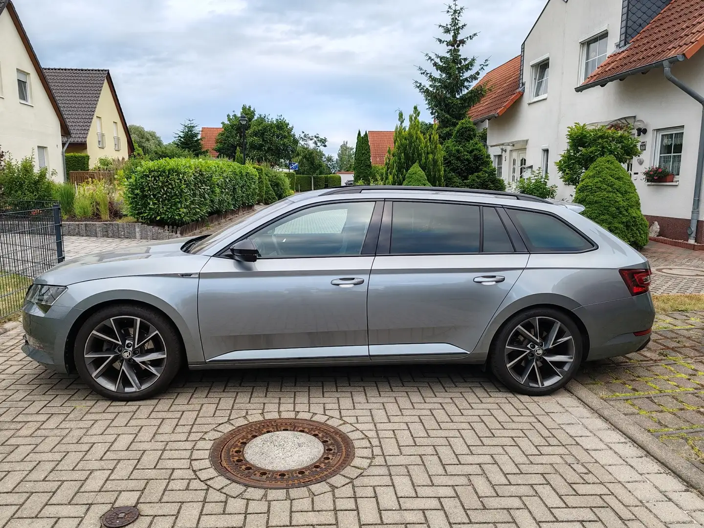 Skoda Superb Combi 2.0 TSI DSG SportLine Grau - 1