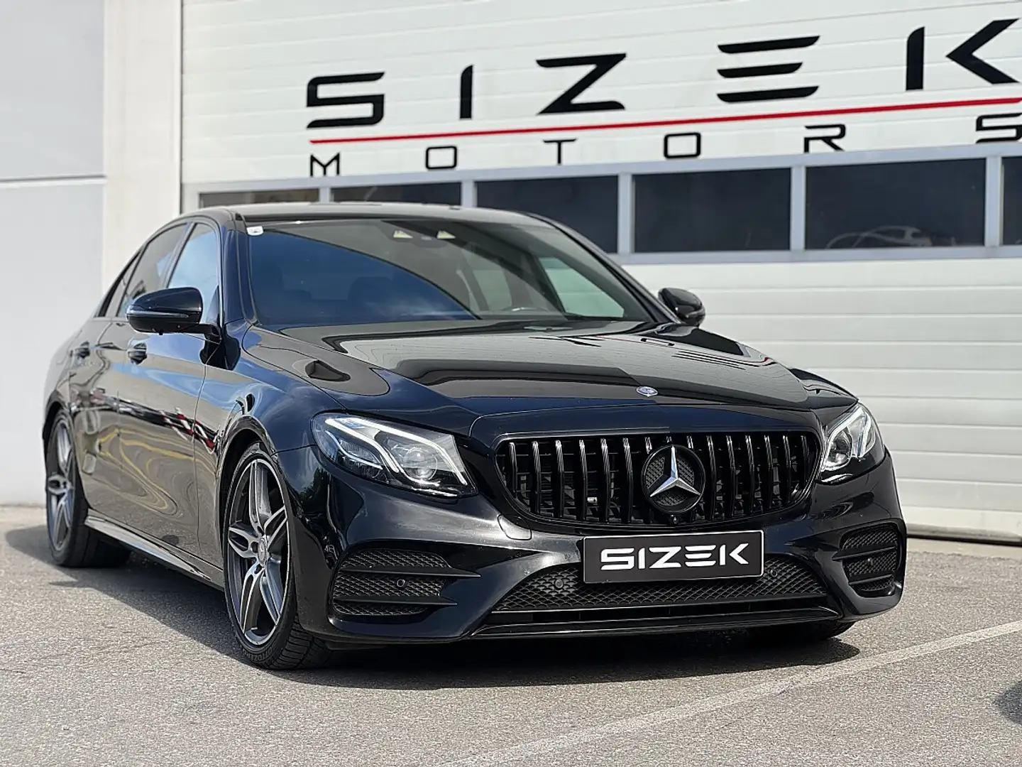 Mercedes-Benz E 220 d Aut.|AMG-63 LOOK|WIDESCREEN|360*|LED Schwarz - 2