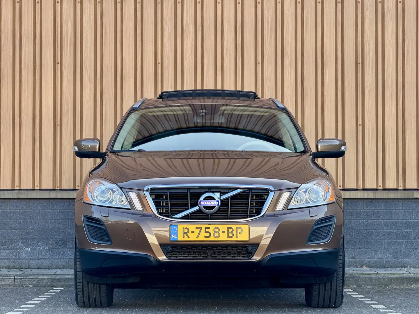 Volvo XC60 3.0 T6 AWD Summum | 305 PK! | 6 Cilinder | Panoram Bruin - 2