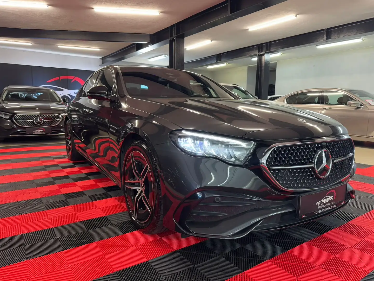 Mercedes-Benz E 220 E 220 d AMG Line Gris - 1