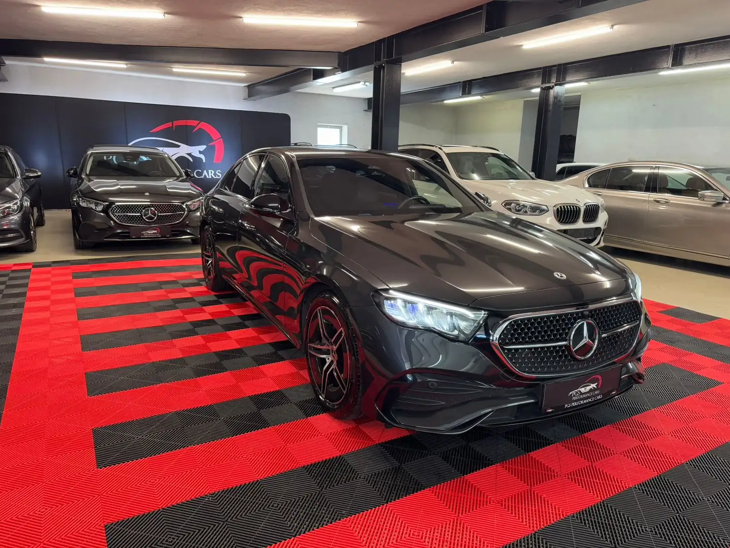 Mercedes-Benz E 220 E 220 d AMG Line Gris - 2
