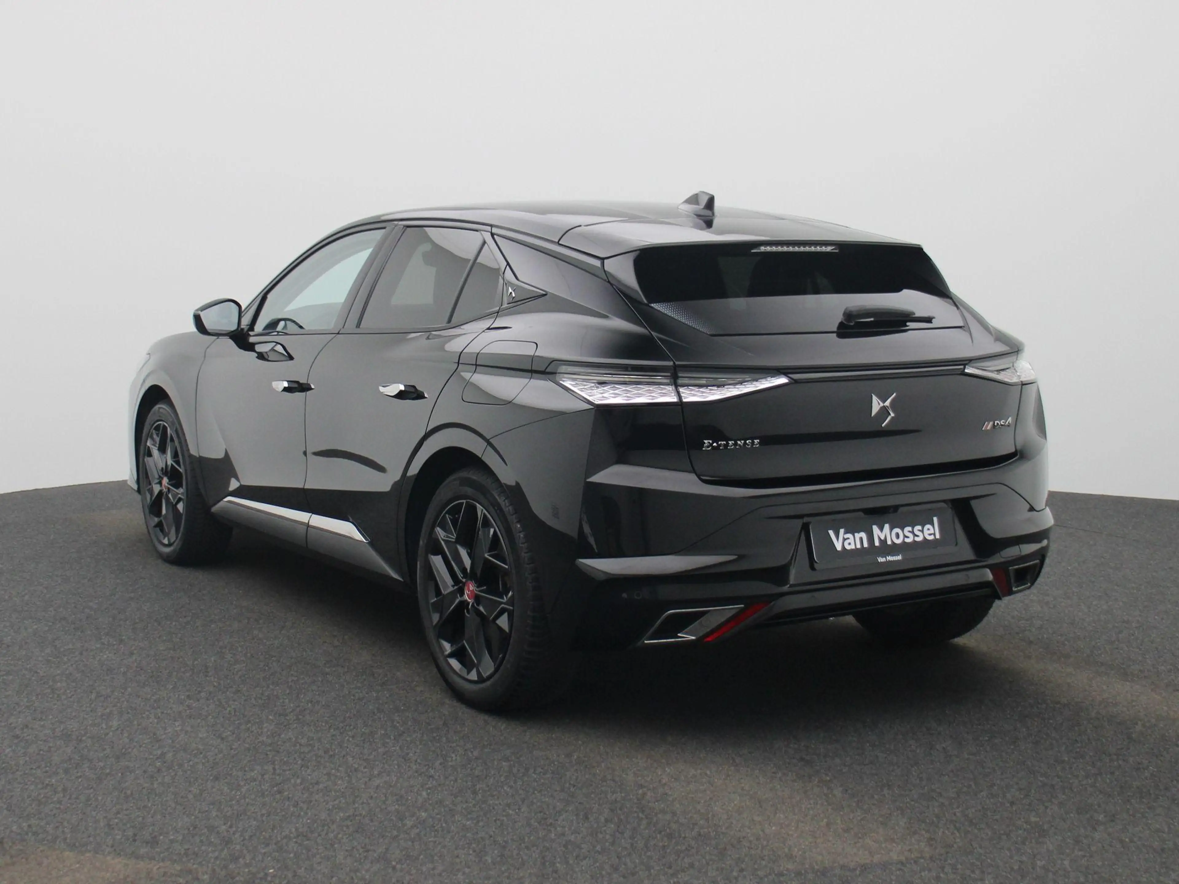 DS Automobiles DS 4 E-TENSE Performance Line LEDER | LED | NAVI | CAM — photo 2