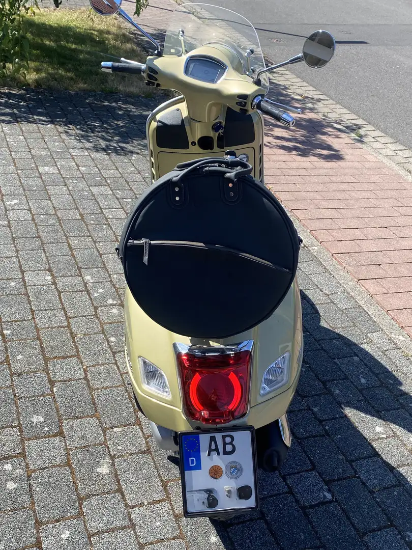 Vespa GTS 125 Gold - 2
