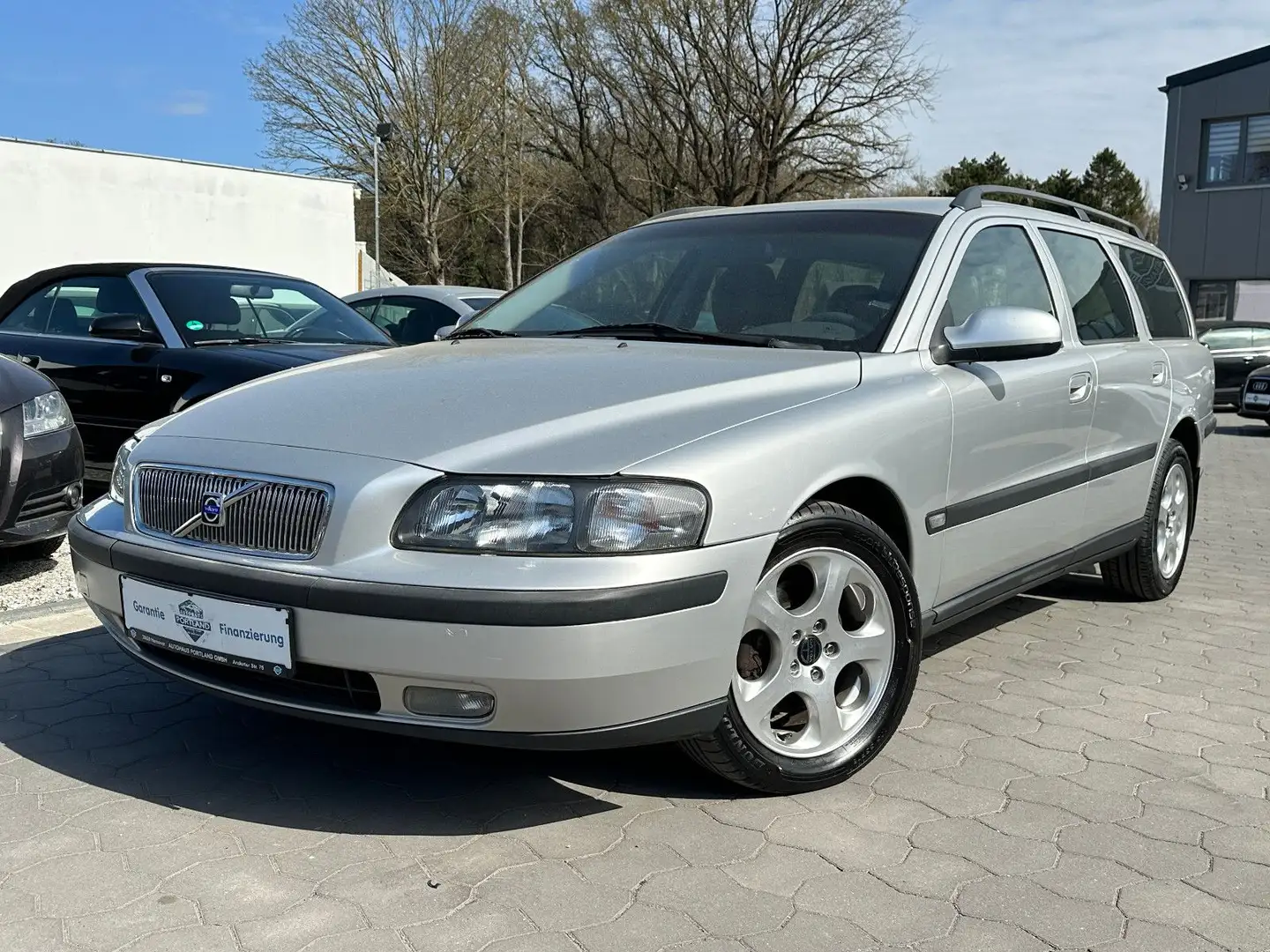 Volvo V70 2.4 Comfort/VOLVO S-Heft/1.Hand/Klima/SHZ Silber - 2