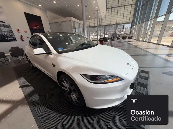 Tesla Model 3 2026, foto 26
