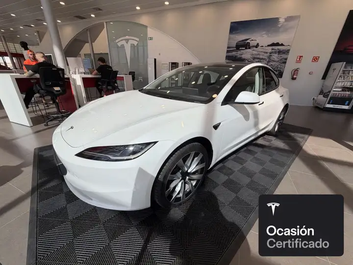 Tesla Model 3 2026, foto 4