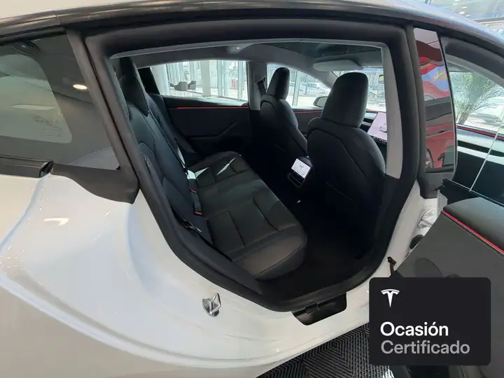 Tesla Model 3 2026, foto 12