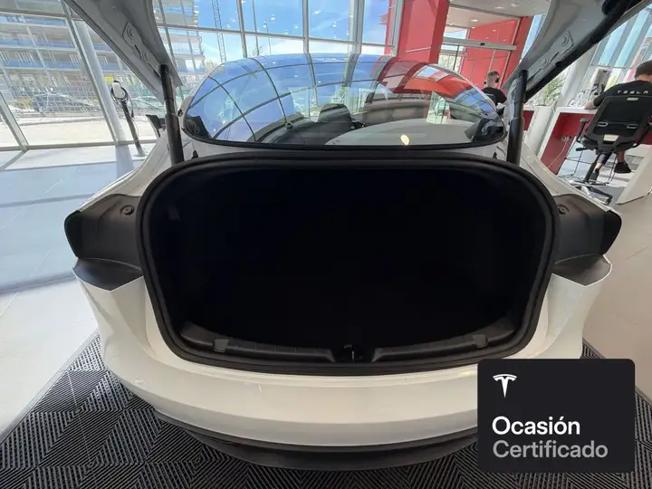 Tesla Model 3 2026, foto 30