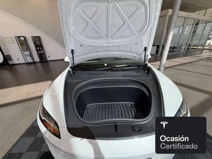 Tesla Model 3 2026, foto 10