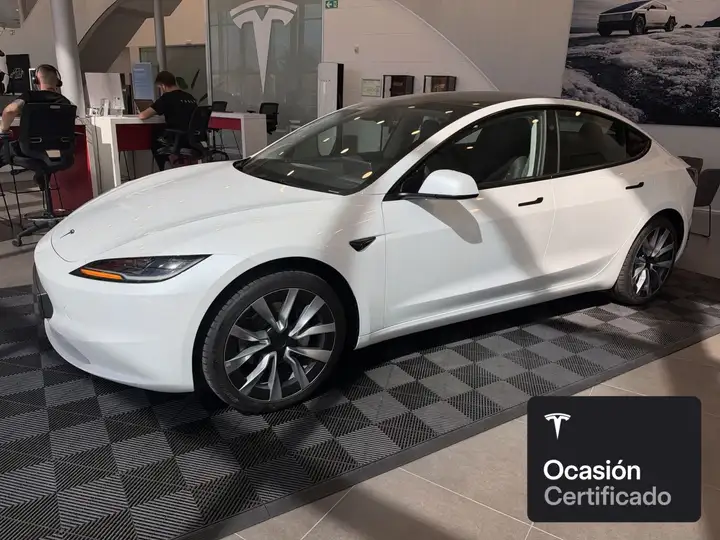Tesla Model 3 2026, foto 18