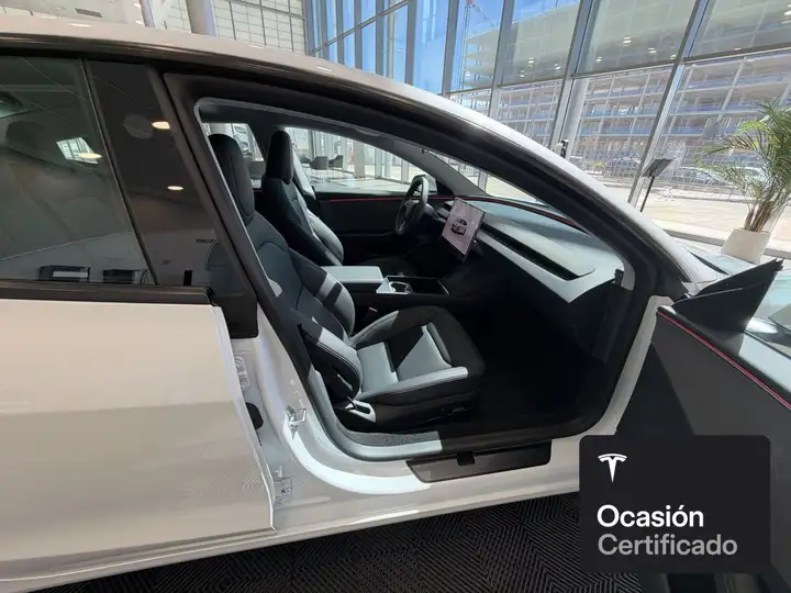 Tesla Model 3 2026, foto 11