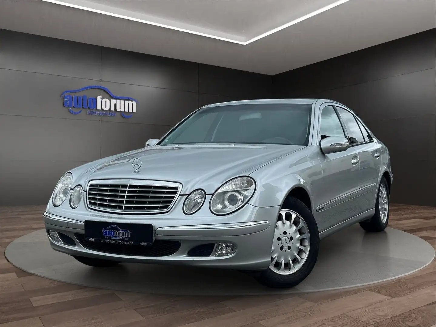 Mercedes-Benz E 240 AUTOMATIK°NAVI°KAMERA°TEMPOMAT Срібний - 1