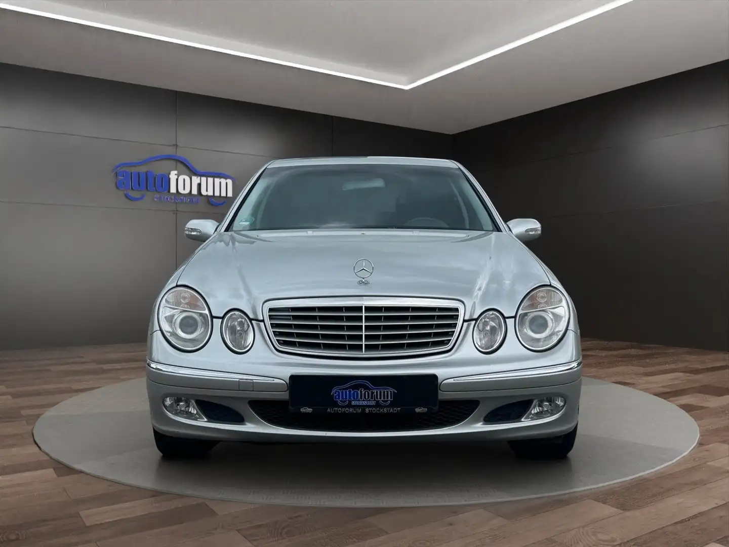 Mercedes-Benz E 240 AUTOMATIK°NAVI°KAMERA°TEMPOMAT Срібний - 2