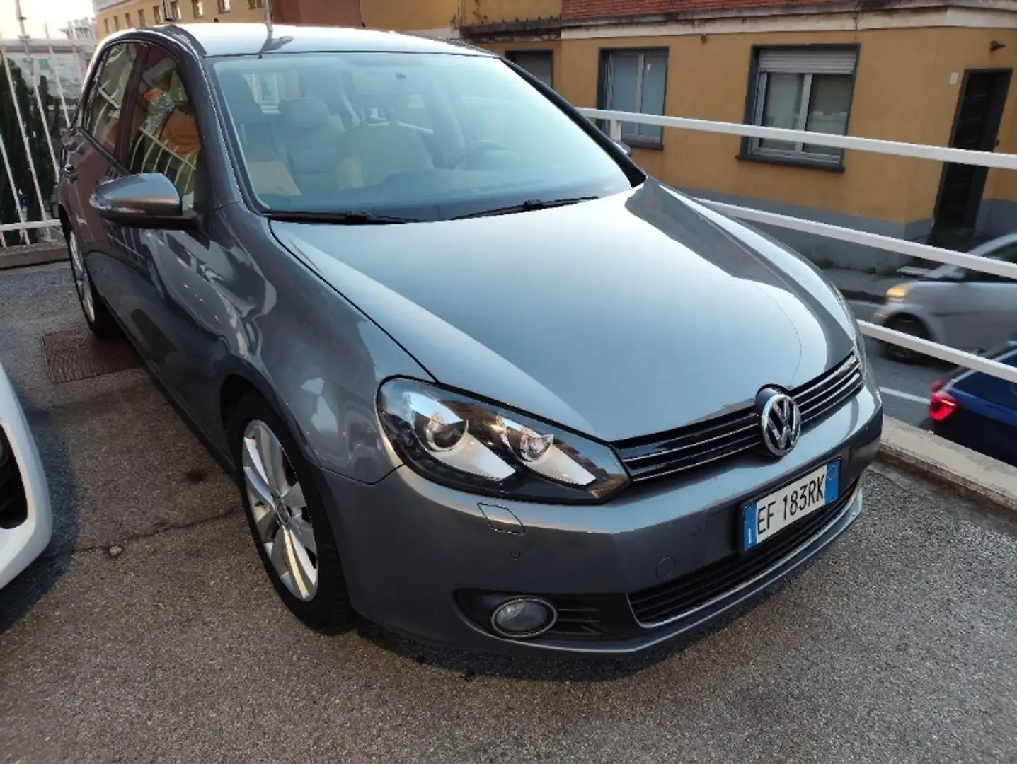 Volkswagen Golf 1.4 TSI 122 CV DSG 5p. Highline Gris - 1