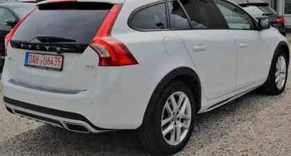 Annonce voiture d'occasion Volvo V60 Cross Country - CARADIZE