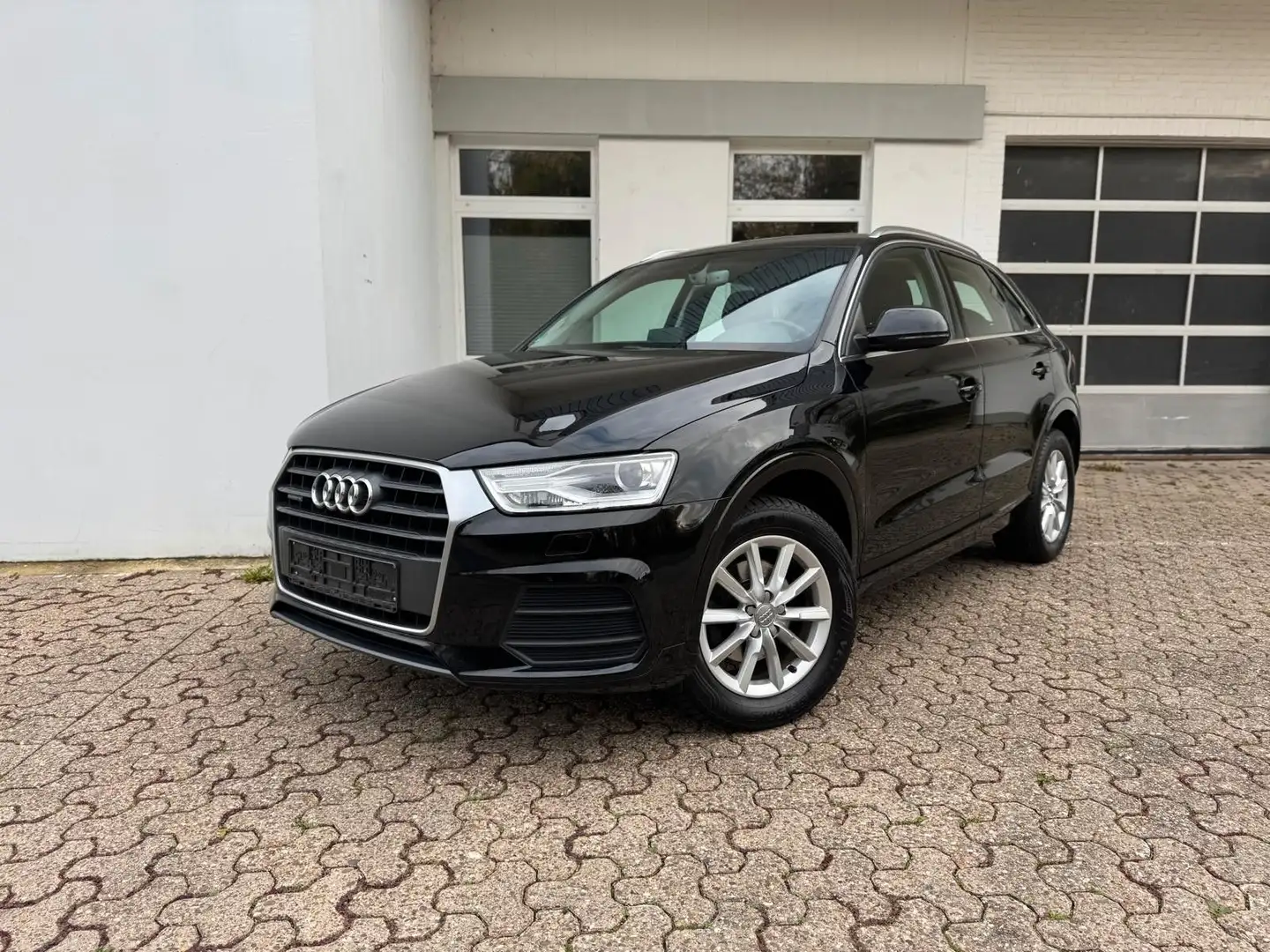 Audi Q3 2.0 TDI S-Tronic sport quattro Navi LED AHK Noir - 1