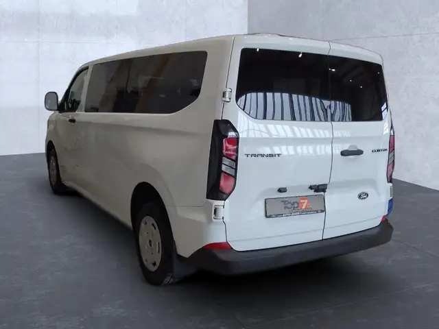 Ford Transit Custom view 3