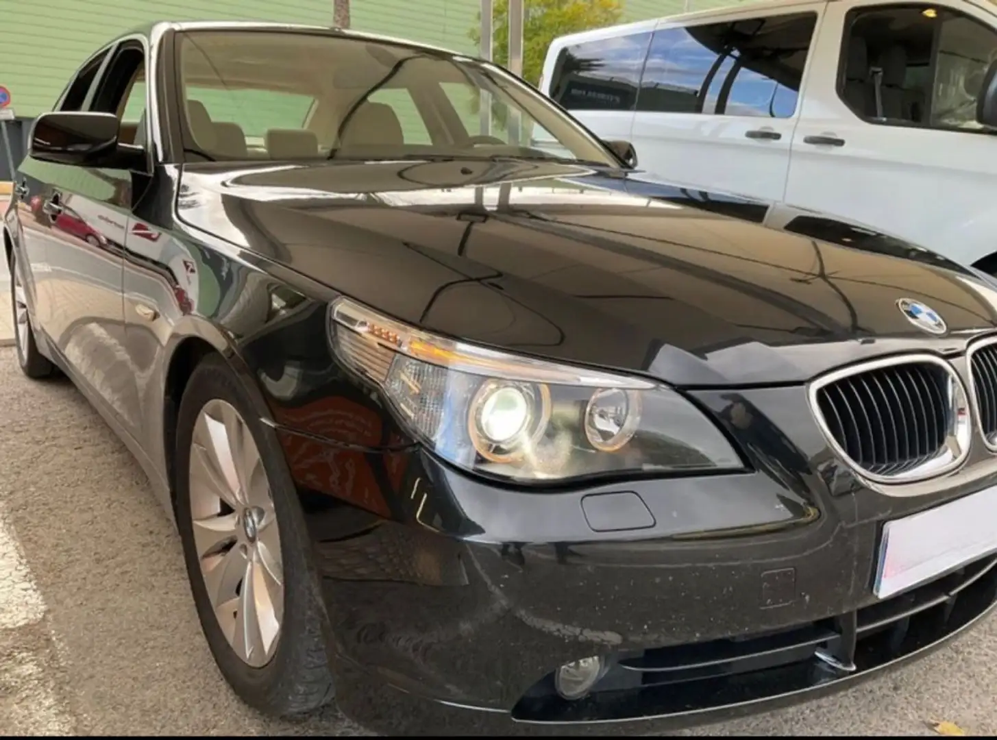 BMW 520 Berlina Automático de 4 Puertas Schwarz - 2