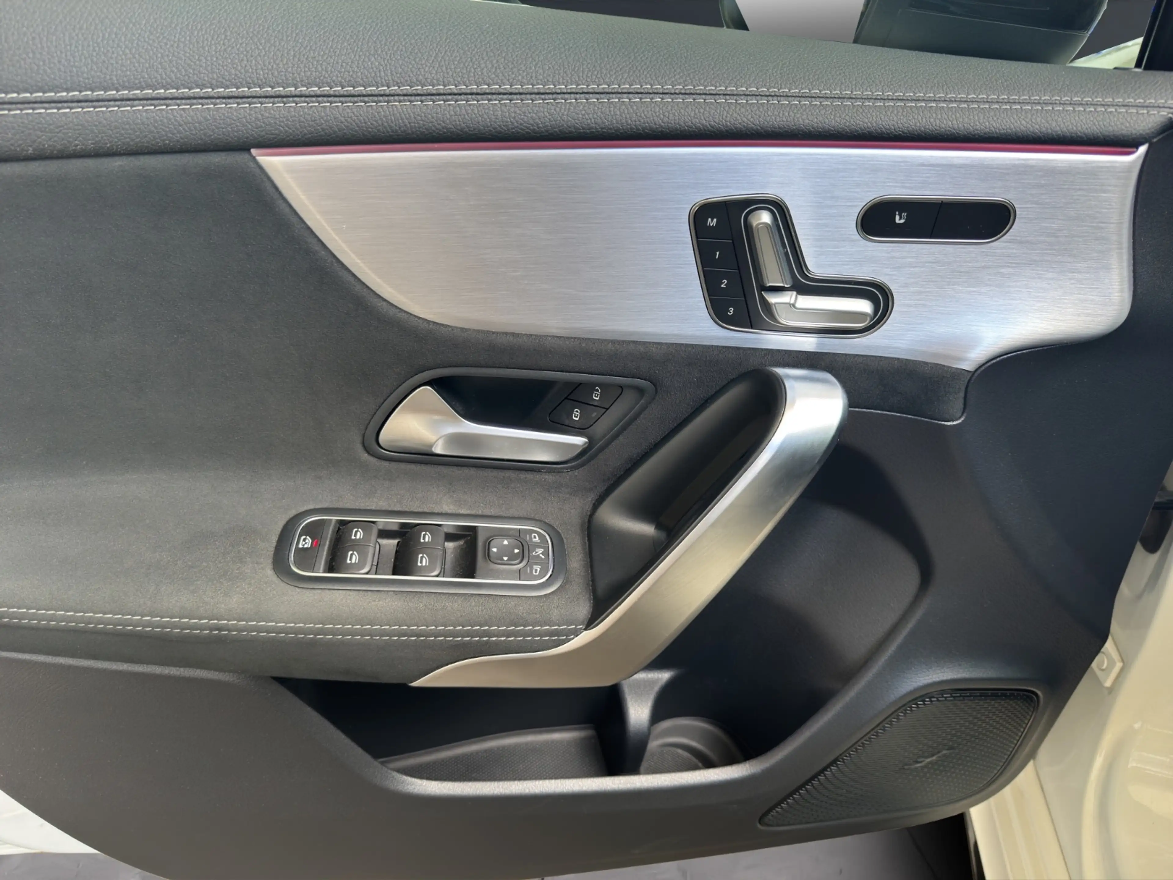 Mercedes-Benz A 200 d 4MATIC Kompaktlimousine AMG Line PTS Shz — photo 17