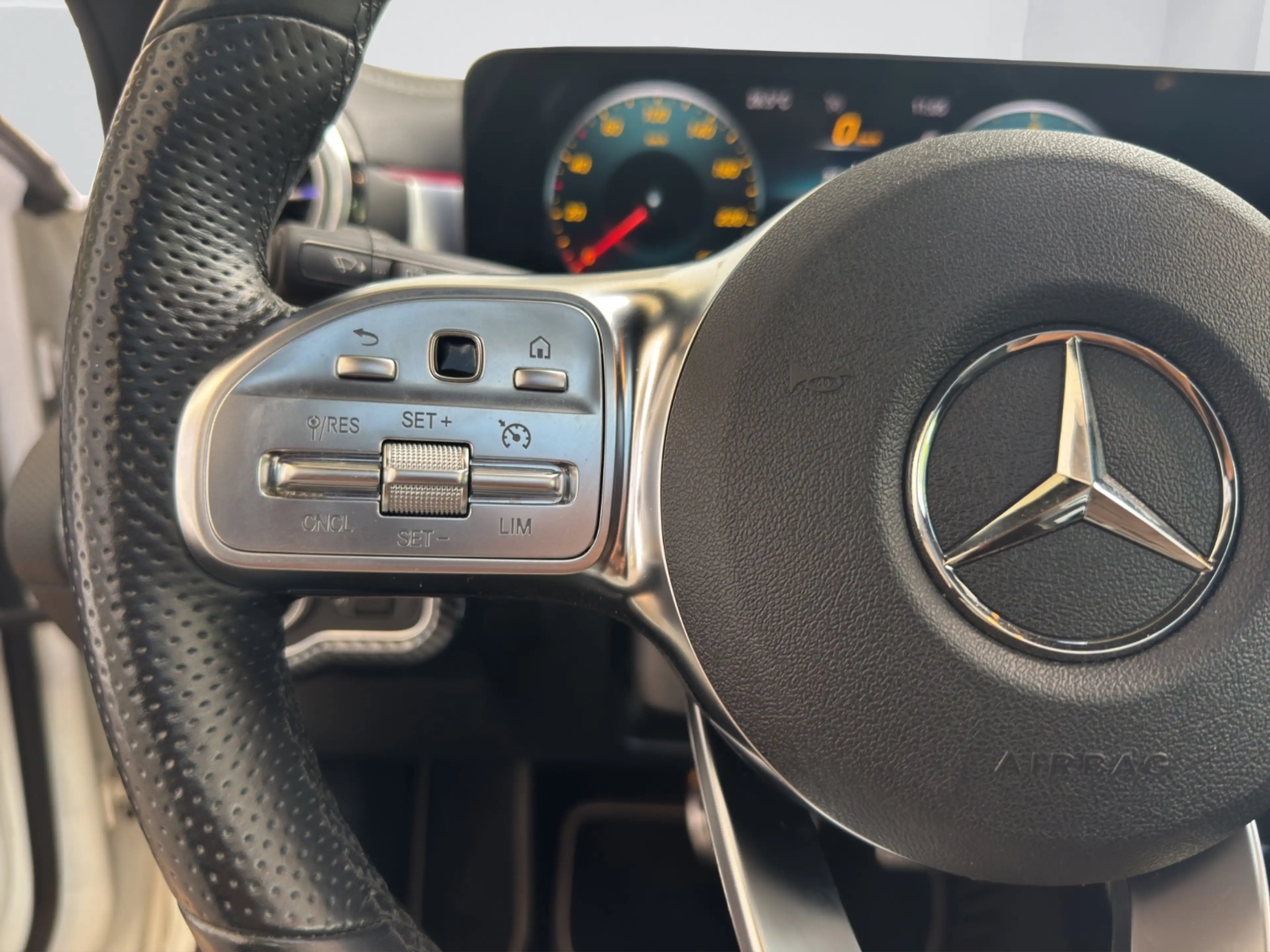 Mercedes-Benz A 200 d 4MATIC Kompaktlimousine AMG Line PTS Shz — photo 13