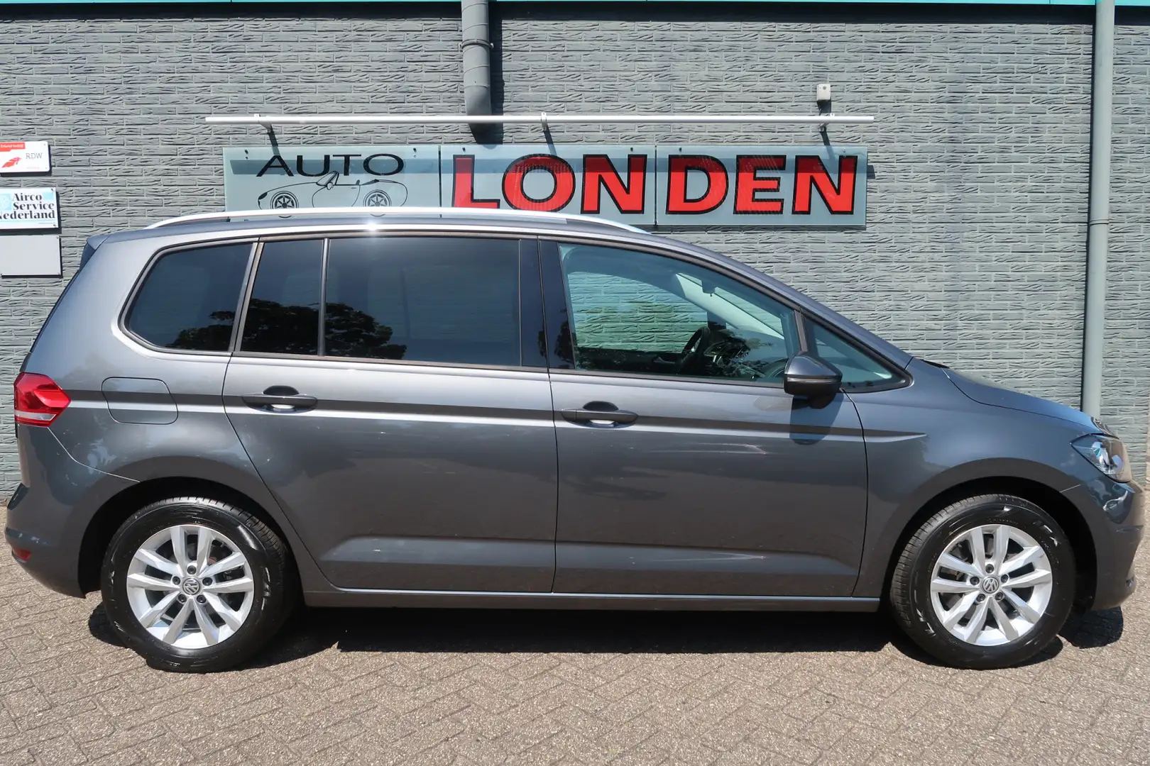 Volkswagen Touran 1.4 TSI Highline 7p Zeer nette en complete auto me Gris - 2