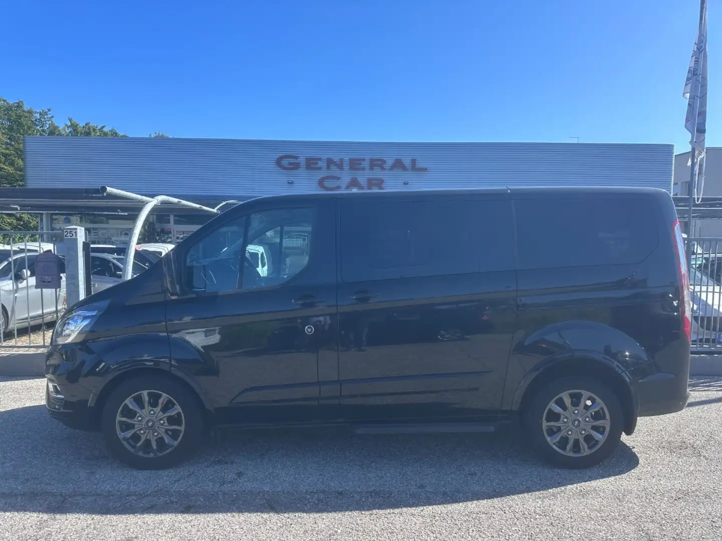 Ford Tourneo Custom 8P 2.0 EcoBlue 130CV aut. Titanium Nero - 1