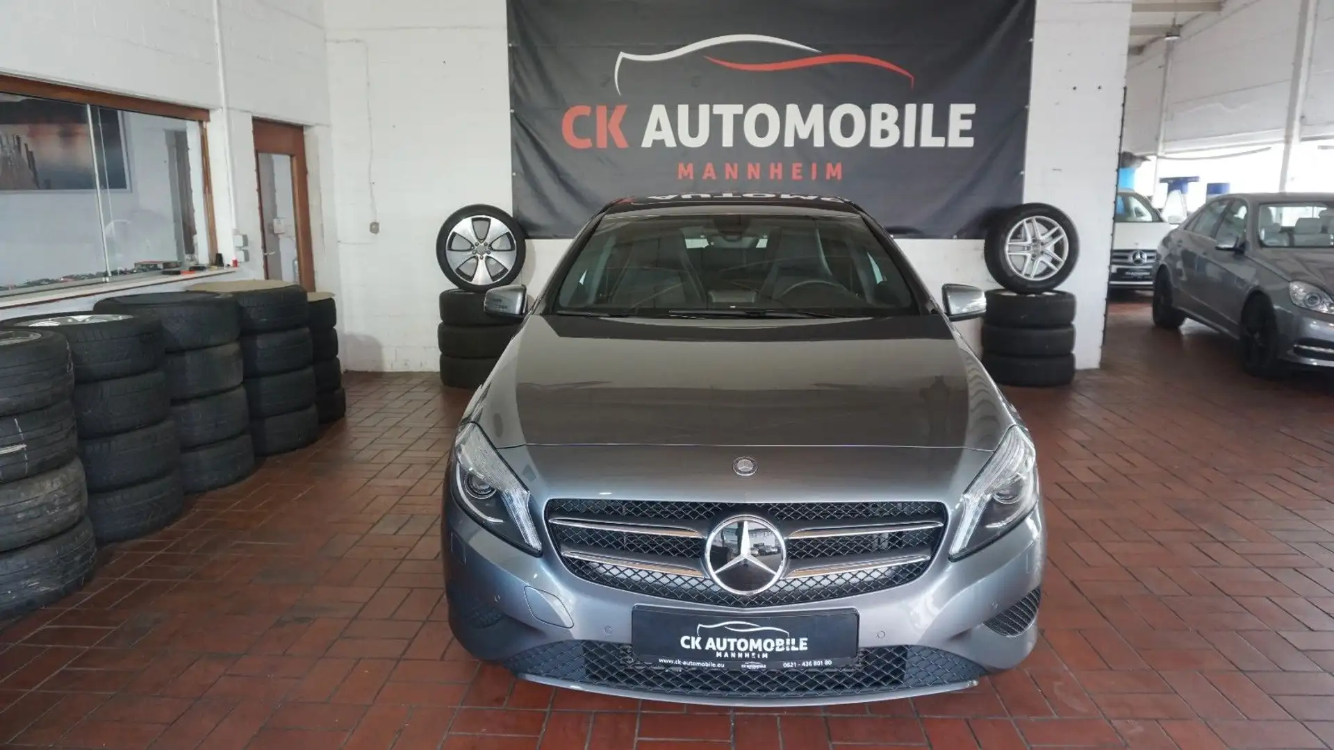 Mercedes-Benz A 180 BlueEfficiency*BI-XENON*PDC*SHZ*TÜV-NEU* Grau - 1