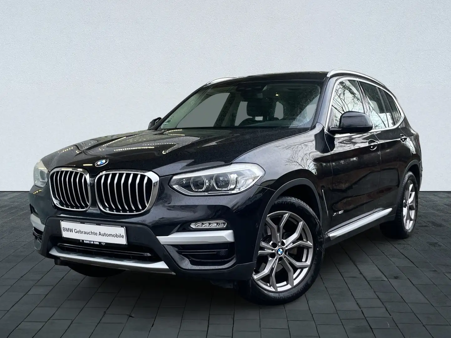 BMW X3 xDrive20i Pano SH Navi HUD Schwarz - 2