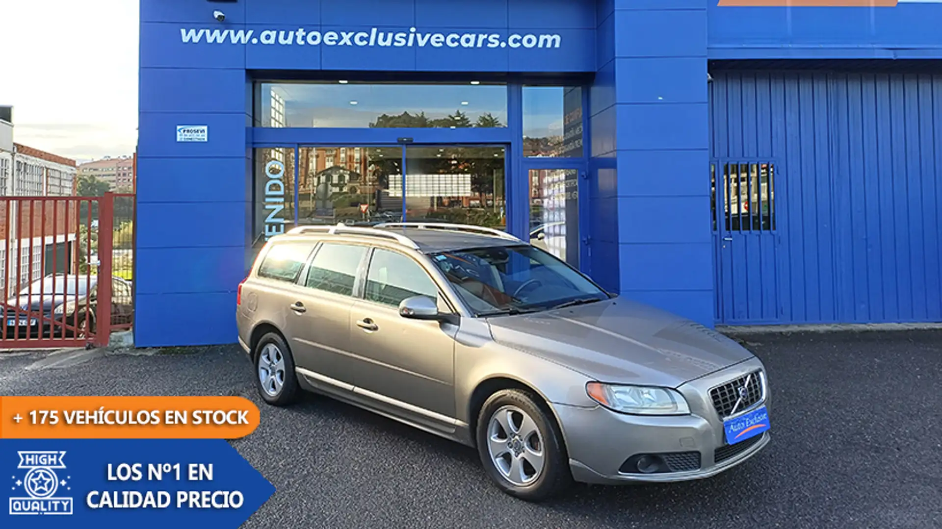 Volvo V70 D5 Momentum Geartronic Gris - 1