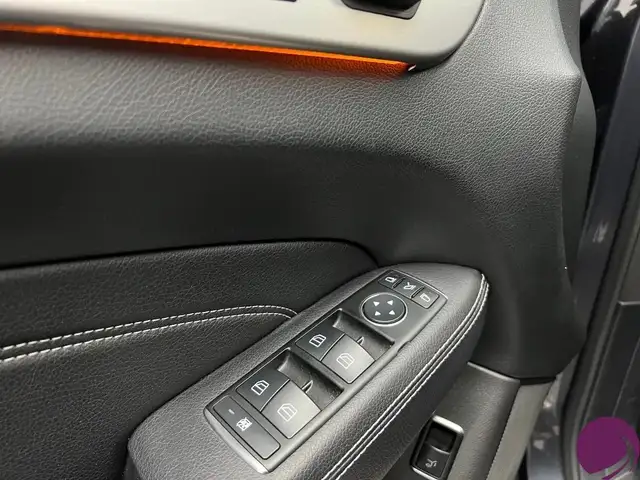 Mercedes-Benz M-Class view 13
