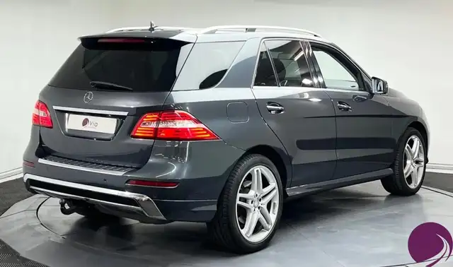 Mercedes-Benz M-Class view 5