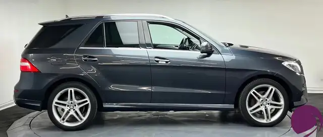Mercedes-Benz M-Class view 4