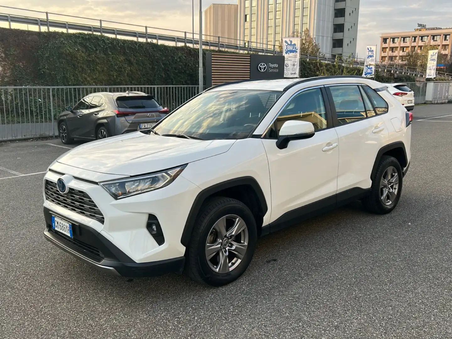 Toyota RAV 4 RAV4 2.5 HV (218CV) E-CVT 2WD Business Blanc - 1