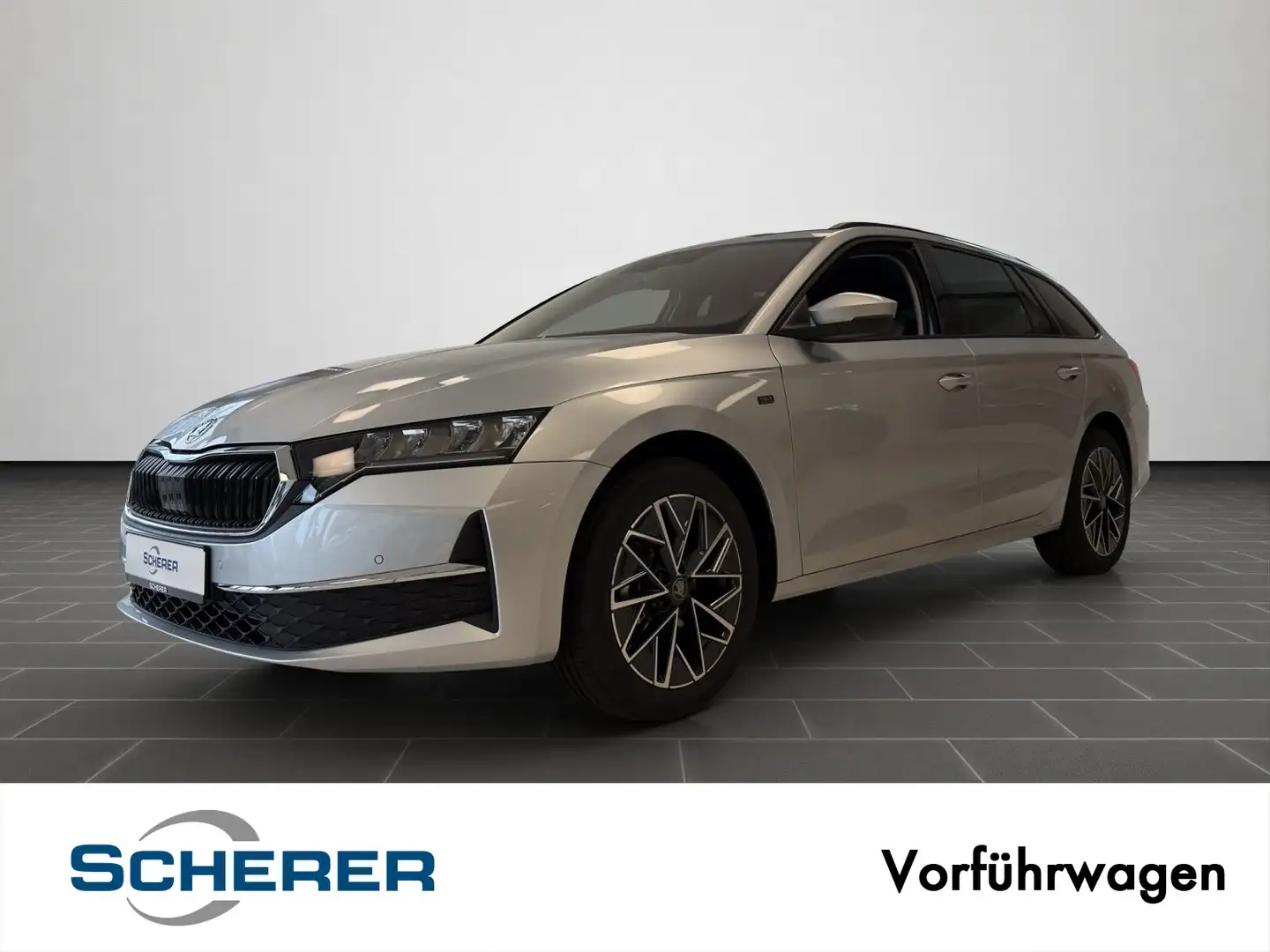 Skoda Octavia Combi Tour 1,5 TSI 110 kW 6-Gang-Schaltg Silber - 1