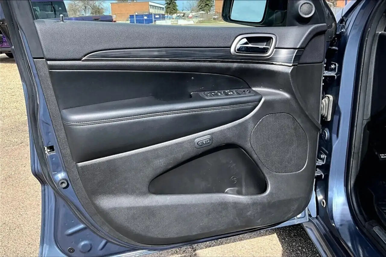 Jeep Grand Cherokee снимка Jeep Grand Cherokee