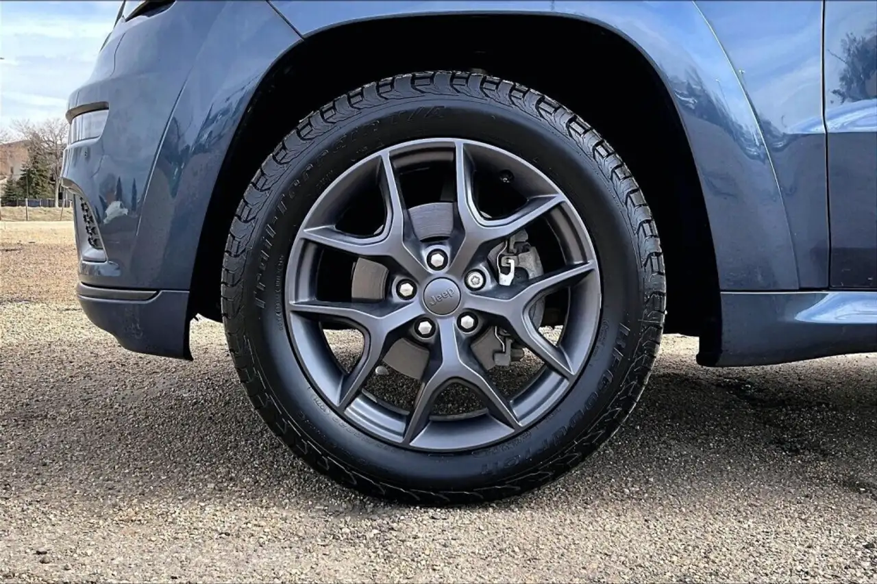 Jeep Grand Cherokee снимка Jeep Grand Cherokee