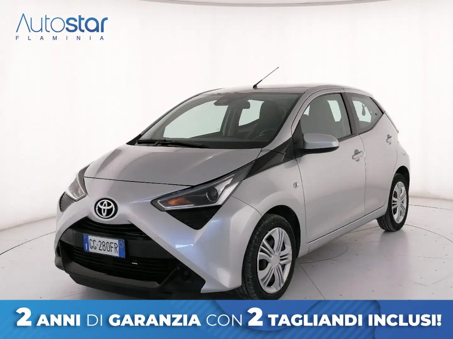 Toyota Aygo 5p 1.0 x-play 72cv Argento - 1