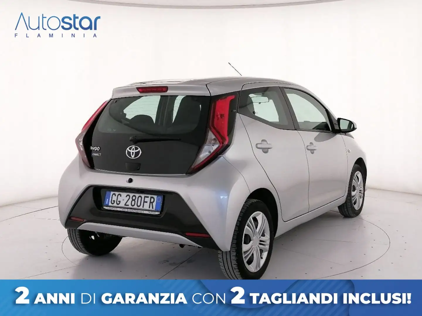 Toyota Aygo 5p 1.0 x-play 72cv Argento - 2