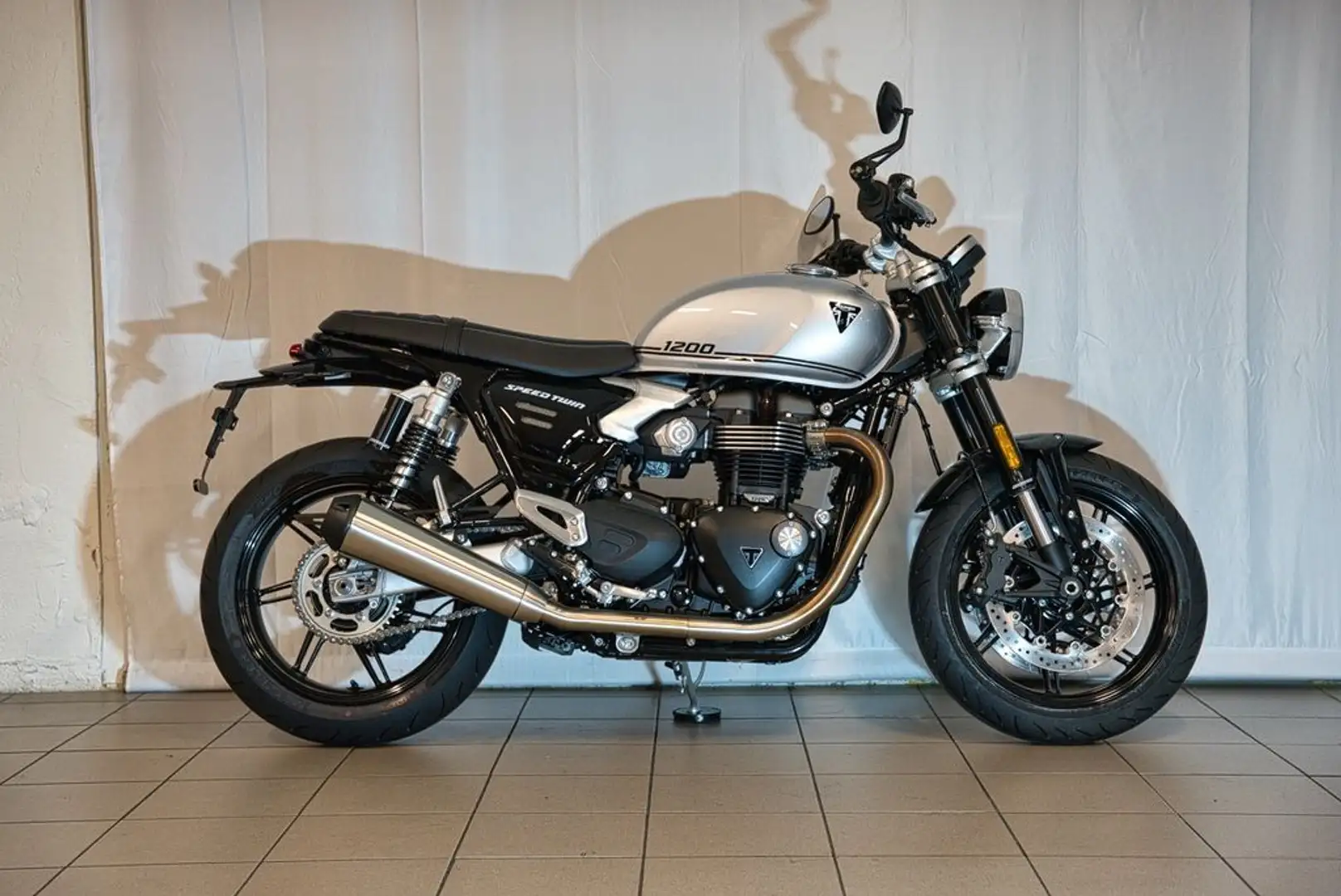 Triumph Speed Twin 1200 Plateado - 2
