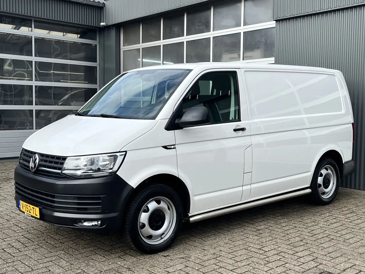 Volkswagen T6 Transporter 2.0 TSI L1H1 Benzine Airco Cruise controle Navigat Wit - 2
