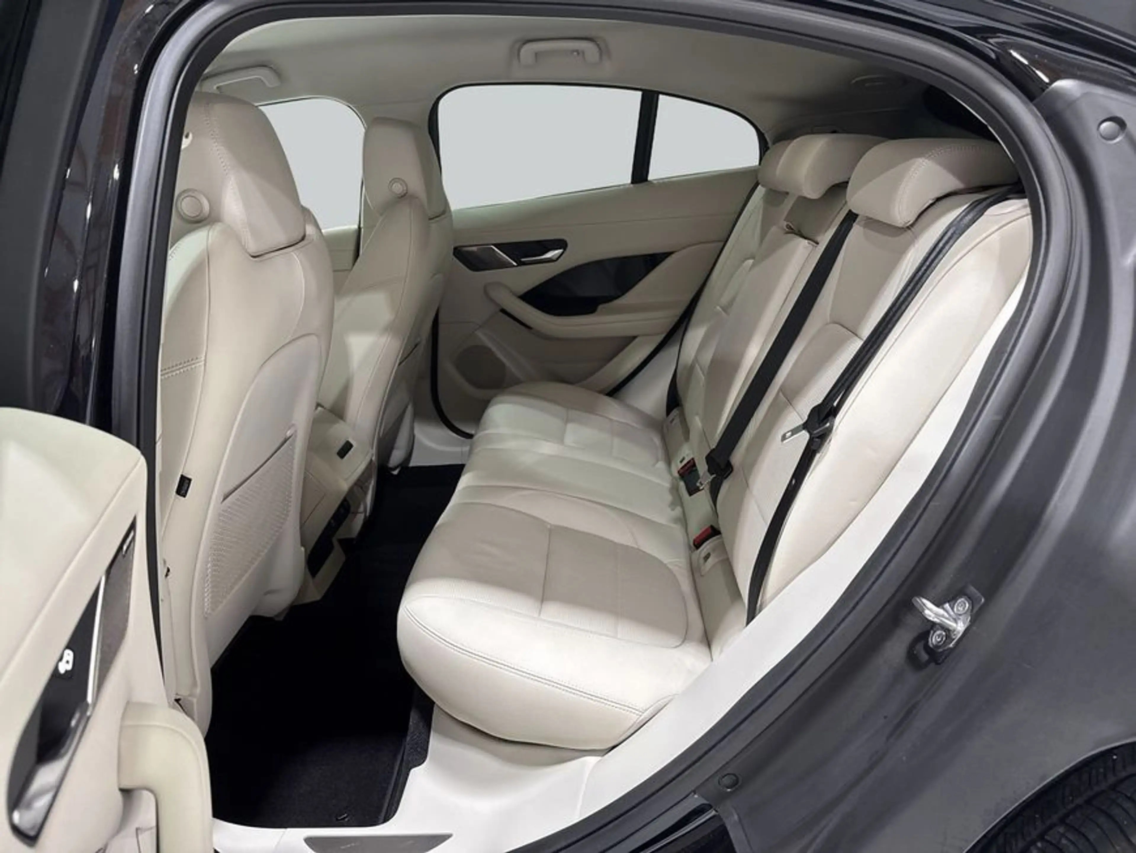 Jaguar I-Pace EV400 AWD S — photo 5