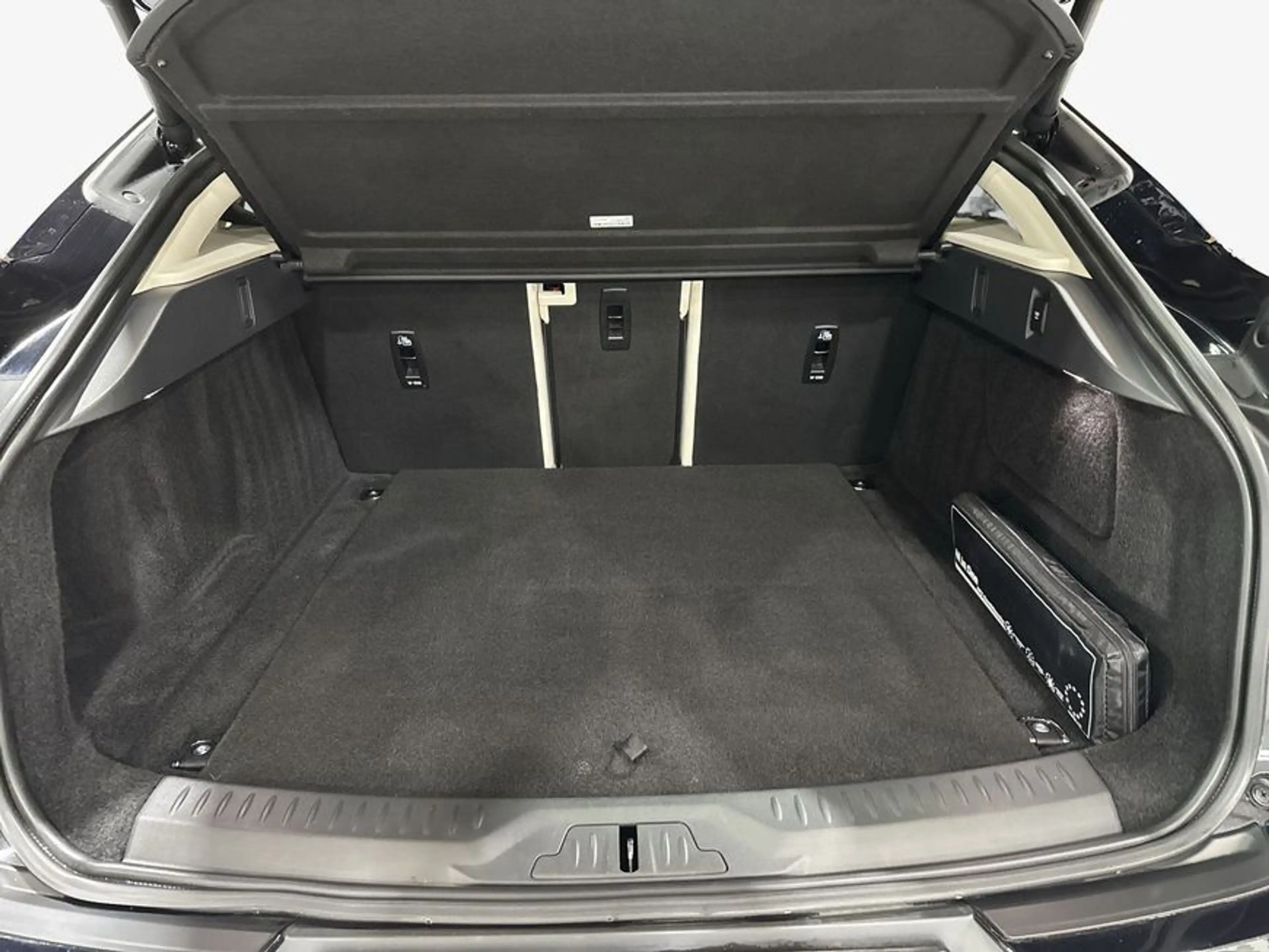 Jaguar I-Pace EV400 AWD S — photo 12