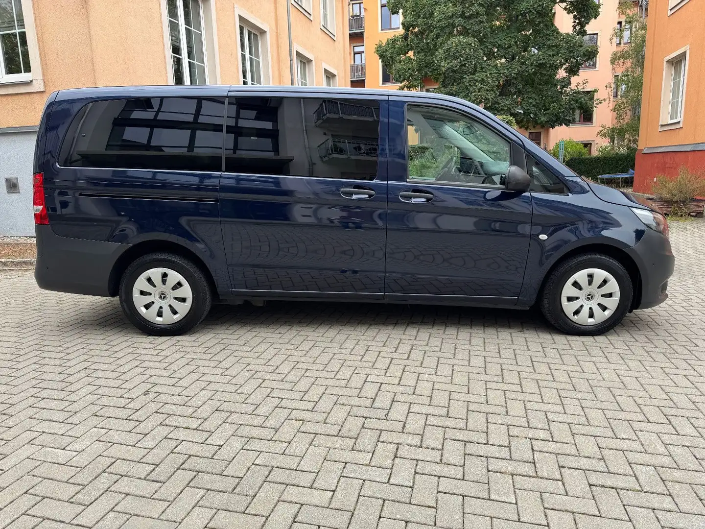 Mercedes-Benz Vito Tourer 116 CDI Edition lang/Sthzg/AHK/8-Sit Azul - 2