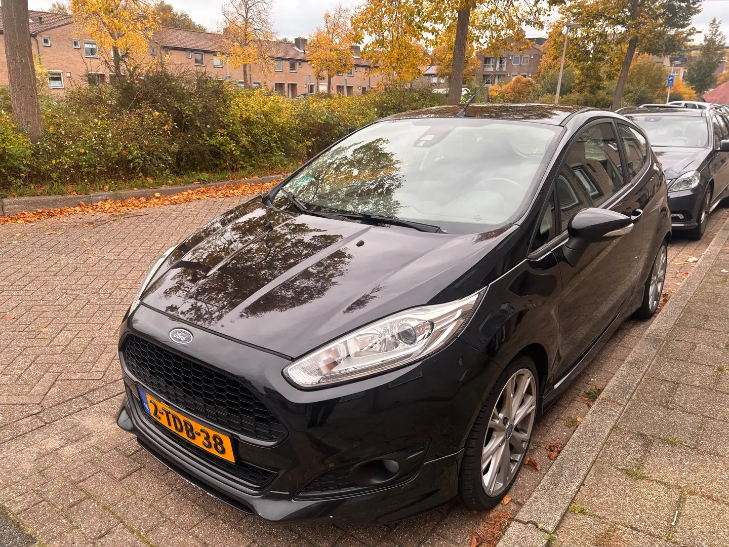 Ford Fiesta Fiesta 1.0 EcoB. Sport Zwart - 2