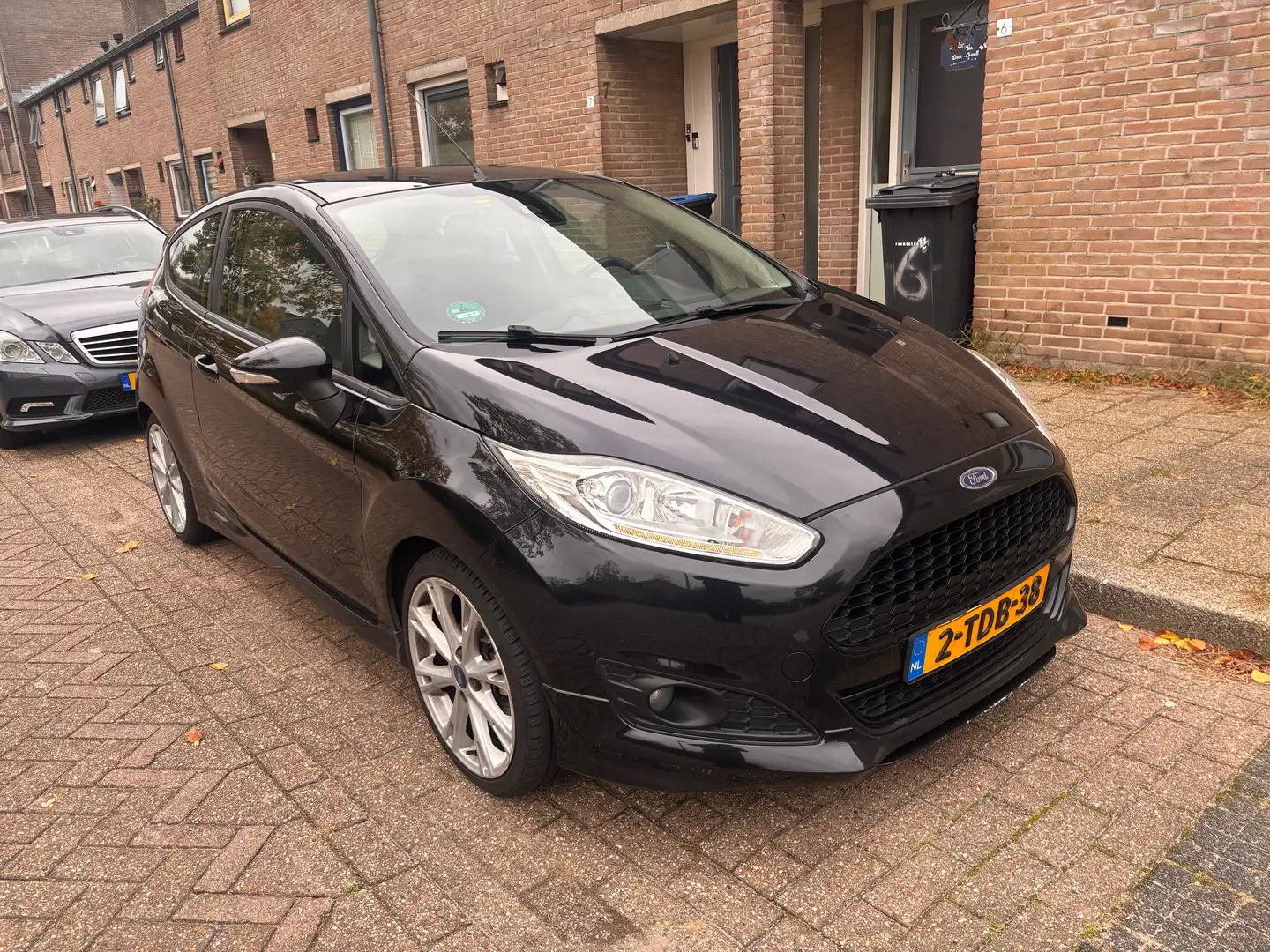 Ford Fiesta Fiesta 1.0 EcoB. Sport Zwart - 1
