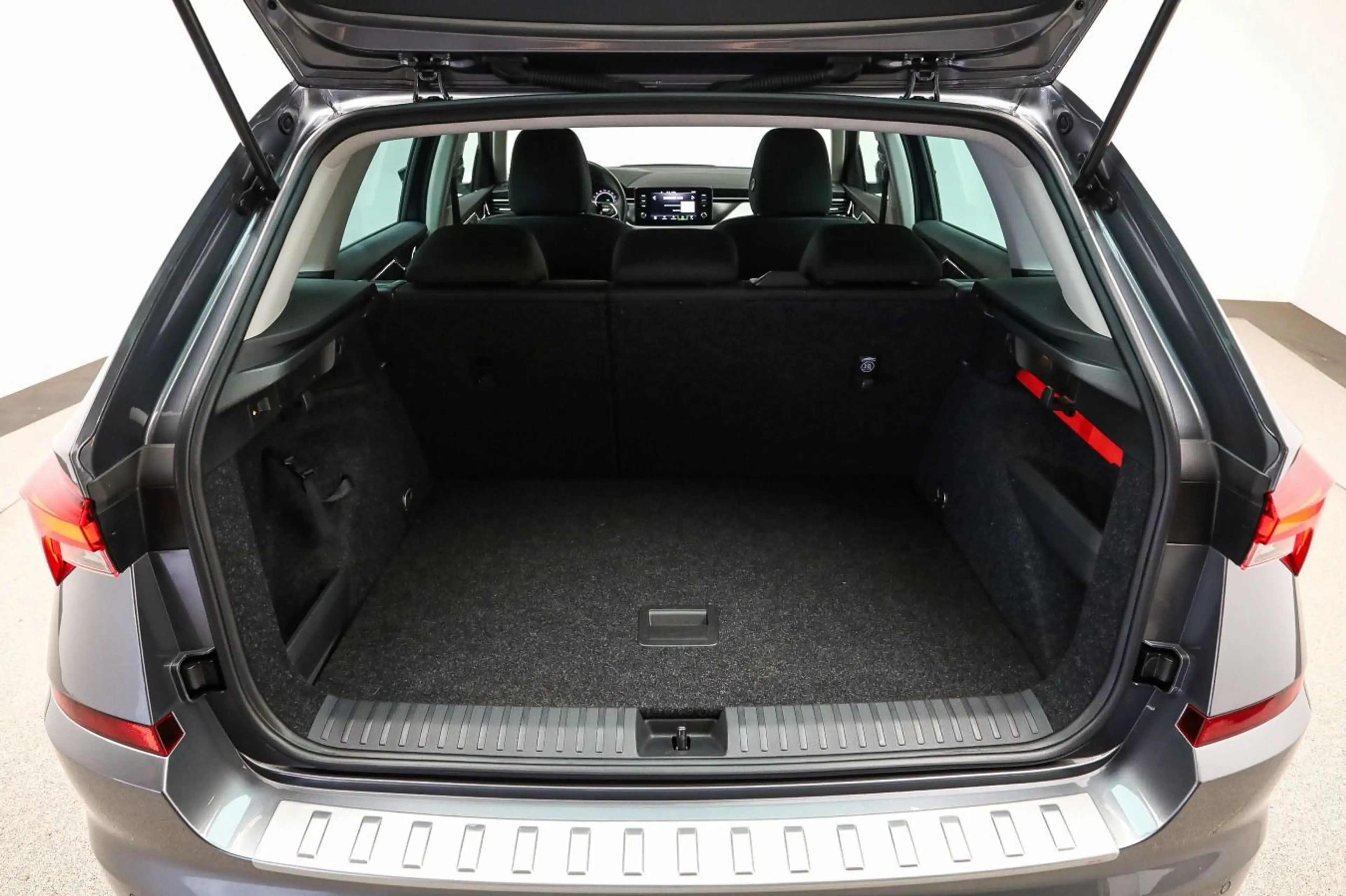 Skoda Kamiq 1.0 TSI DSG Tour*AHK*LICHT&SICHT*KOMFORT — photo 24