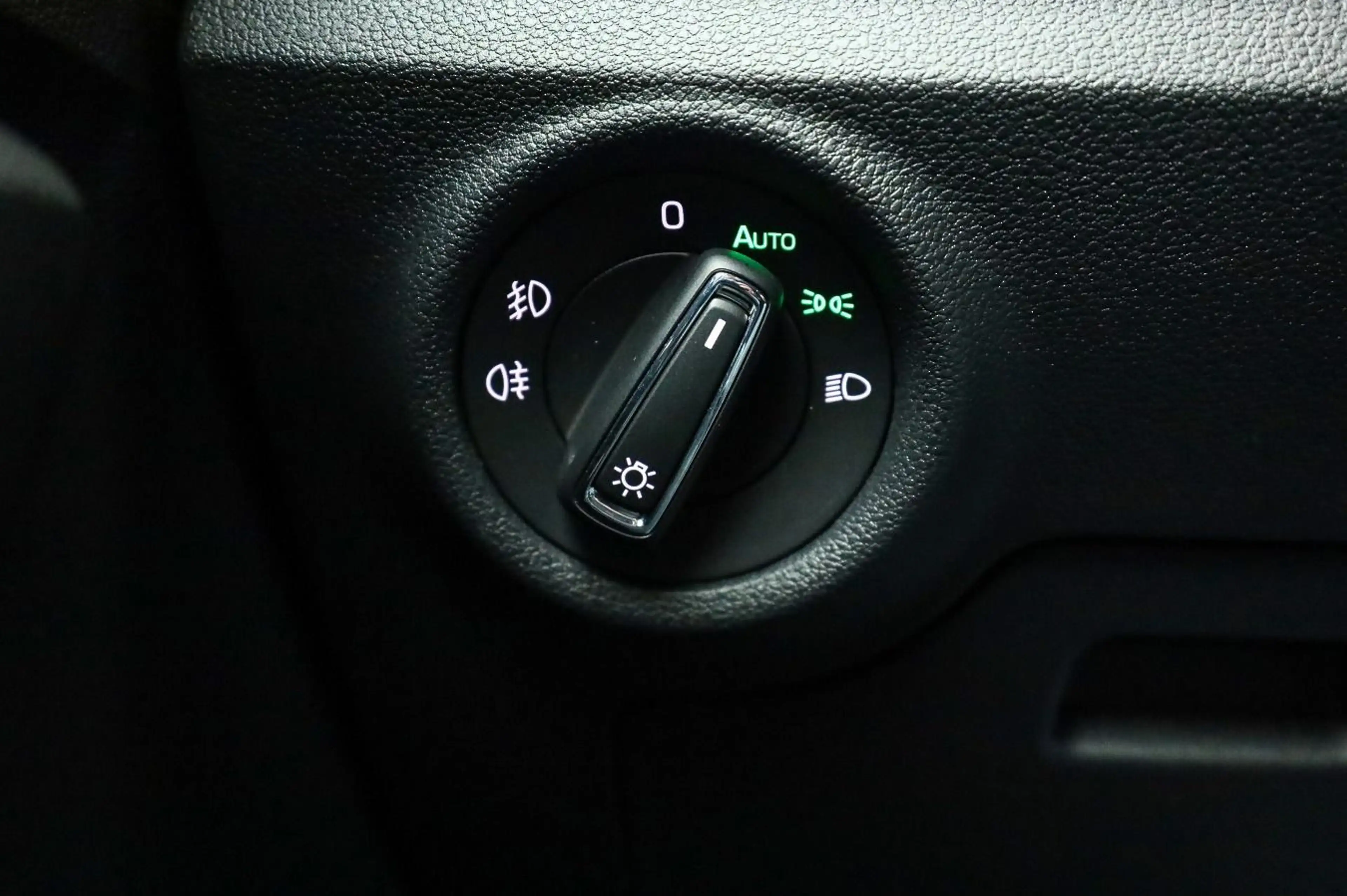 Skoda Kamiq 1.0 TSI DSG Tour*AHK*LICHT&SICHT*KOMFORT — photo 17