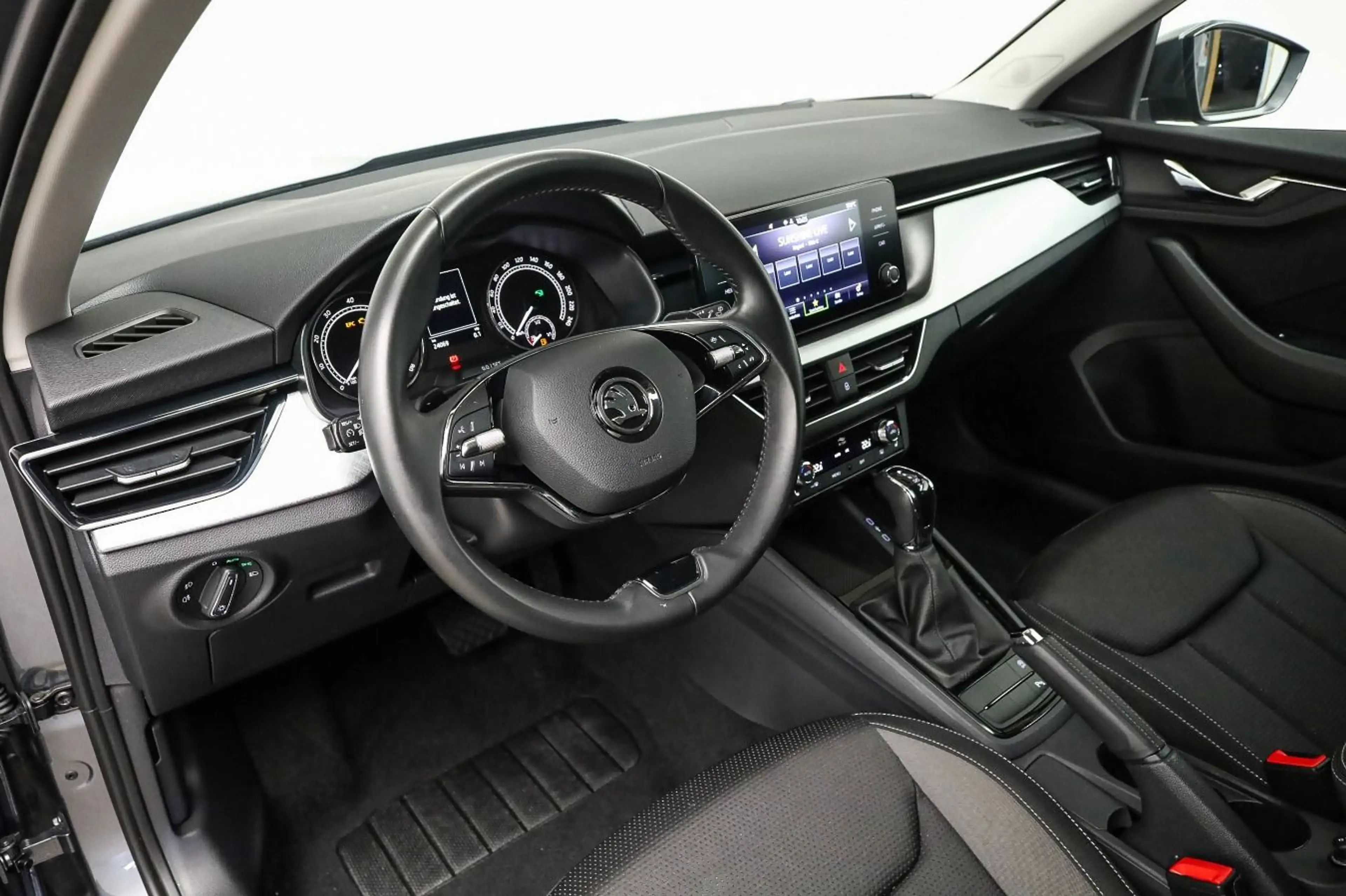 Skoda Kamiq 1.0 TSI DSG Tour*AHK*LICHT&SICHT*KOMFORT — photo 9
