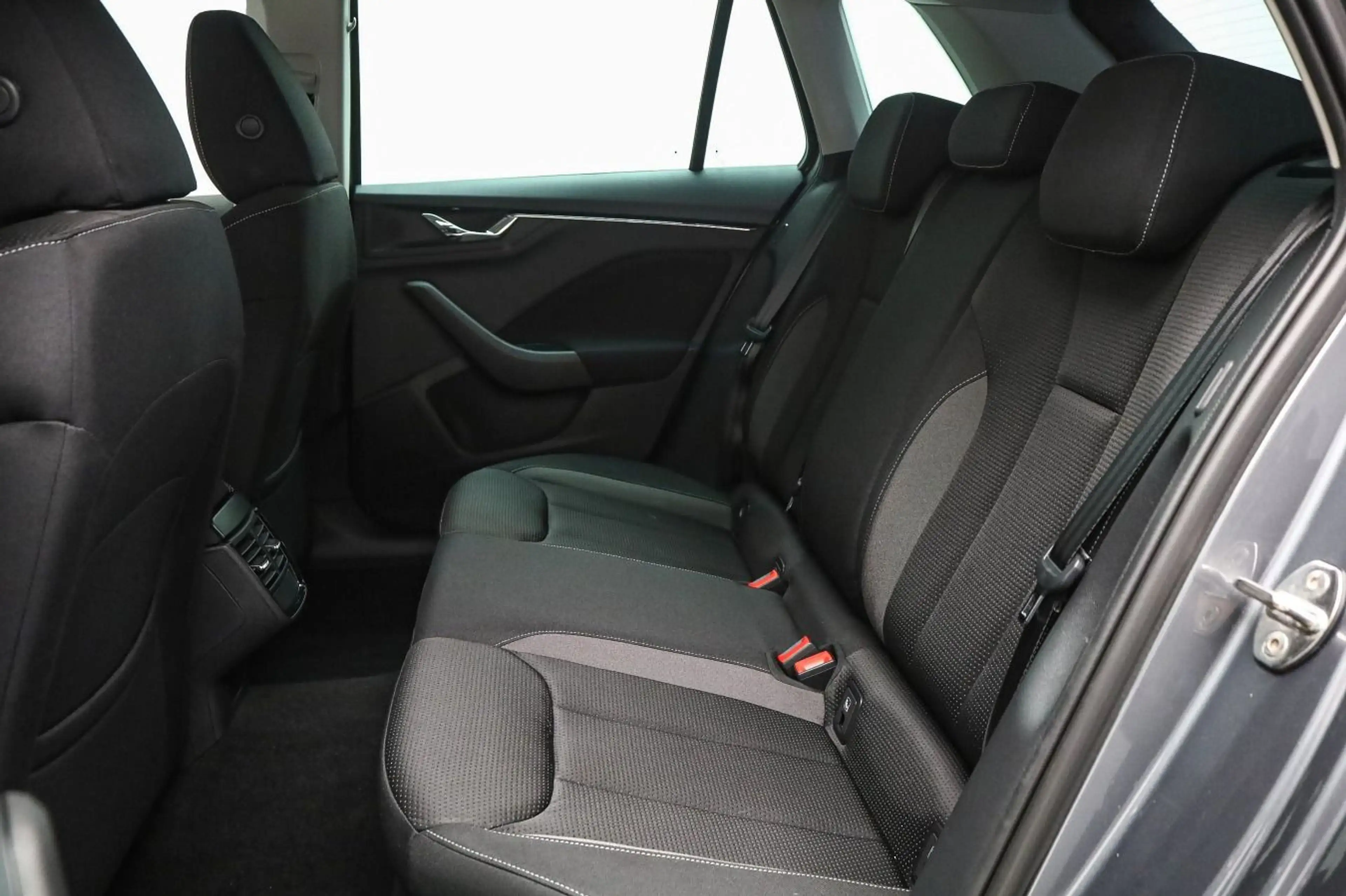 Skoda Kamiq 1.0 TSI DSG Tour*AHK*LICHT&SICHT*KOMFORT — photo 22