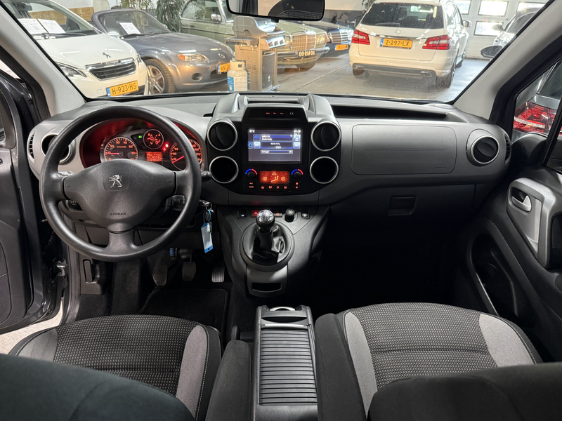 Peugeot Partner Tepee 1.2 PureTech Active // Camera // Cruise // E — photo 10